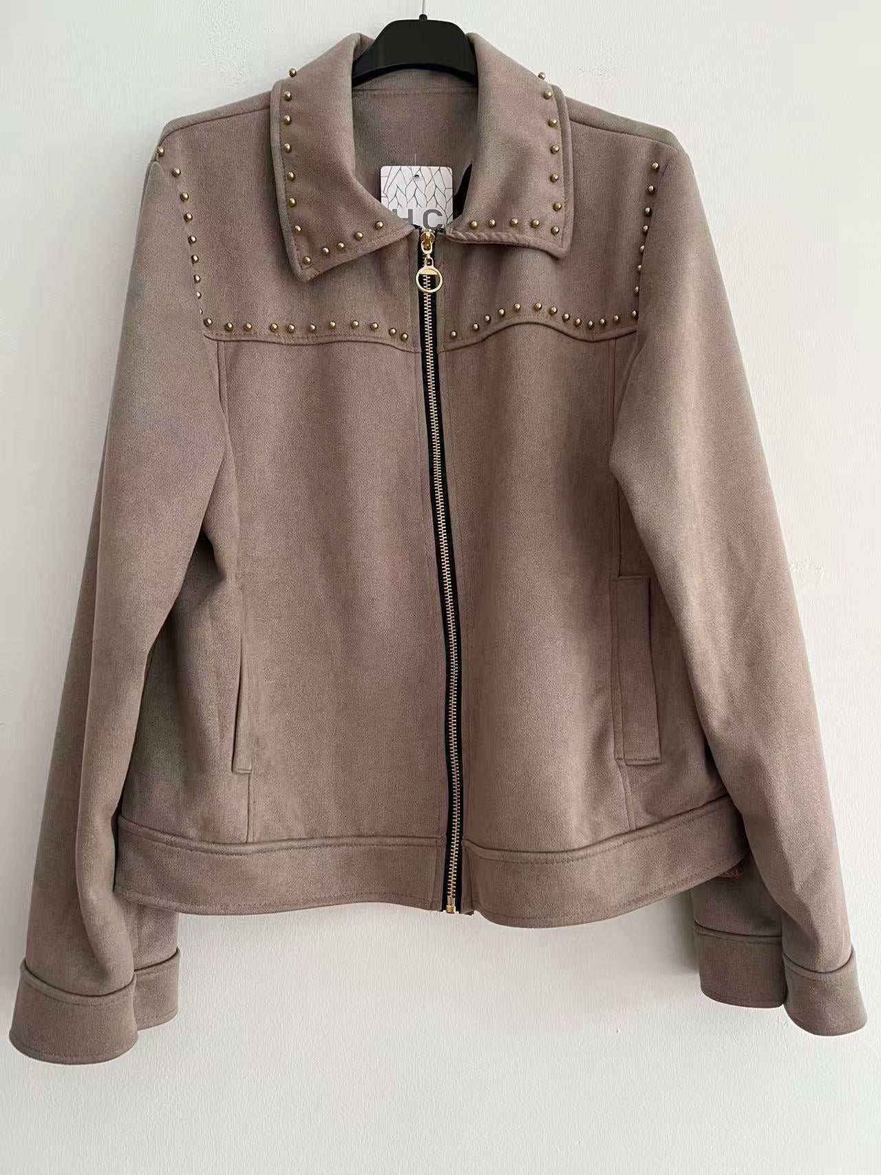 Chaqueta antelina mujer con detalles dorados taupe