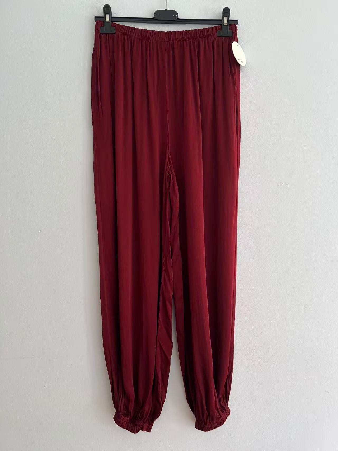 Pantalón largo raso puños burdeos 