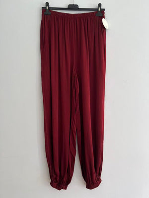 Pantalón largo raso puños burdeos 