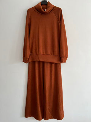 Conjunto de punto mujer cuello alto elegante caldera