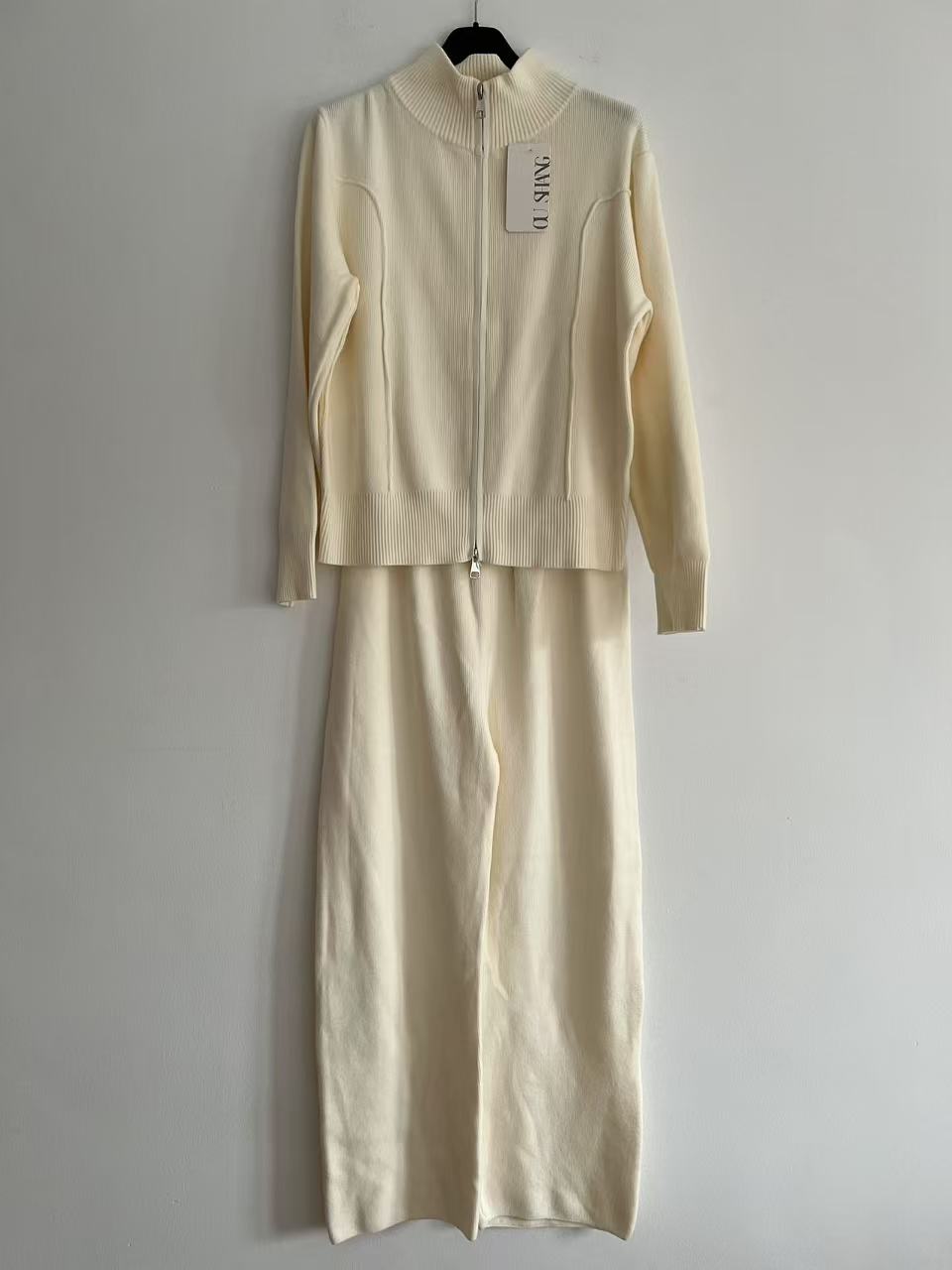 Conjunto de punto con cremallera