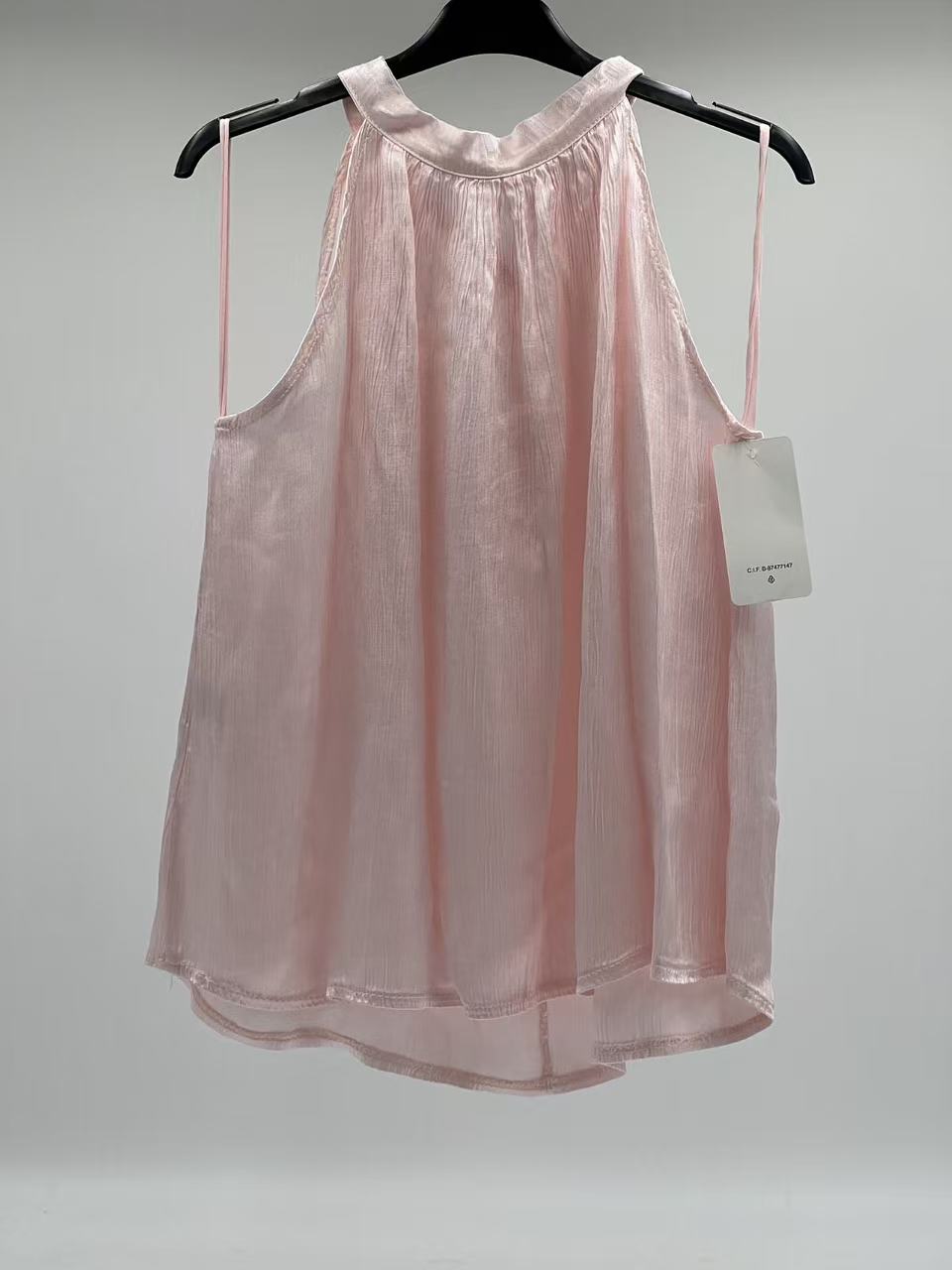 Blusa Satinada de Cuello Halter con Lazo Posterior