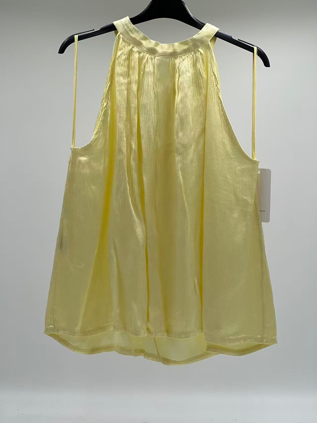 Blusa Satinada de Cuello Halter con Lazo Posterior