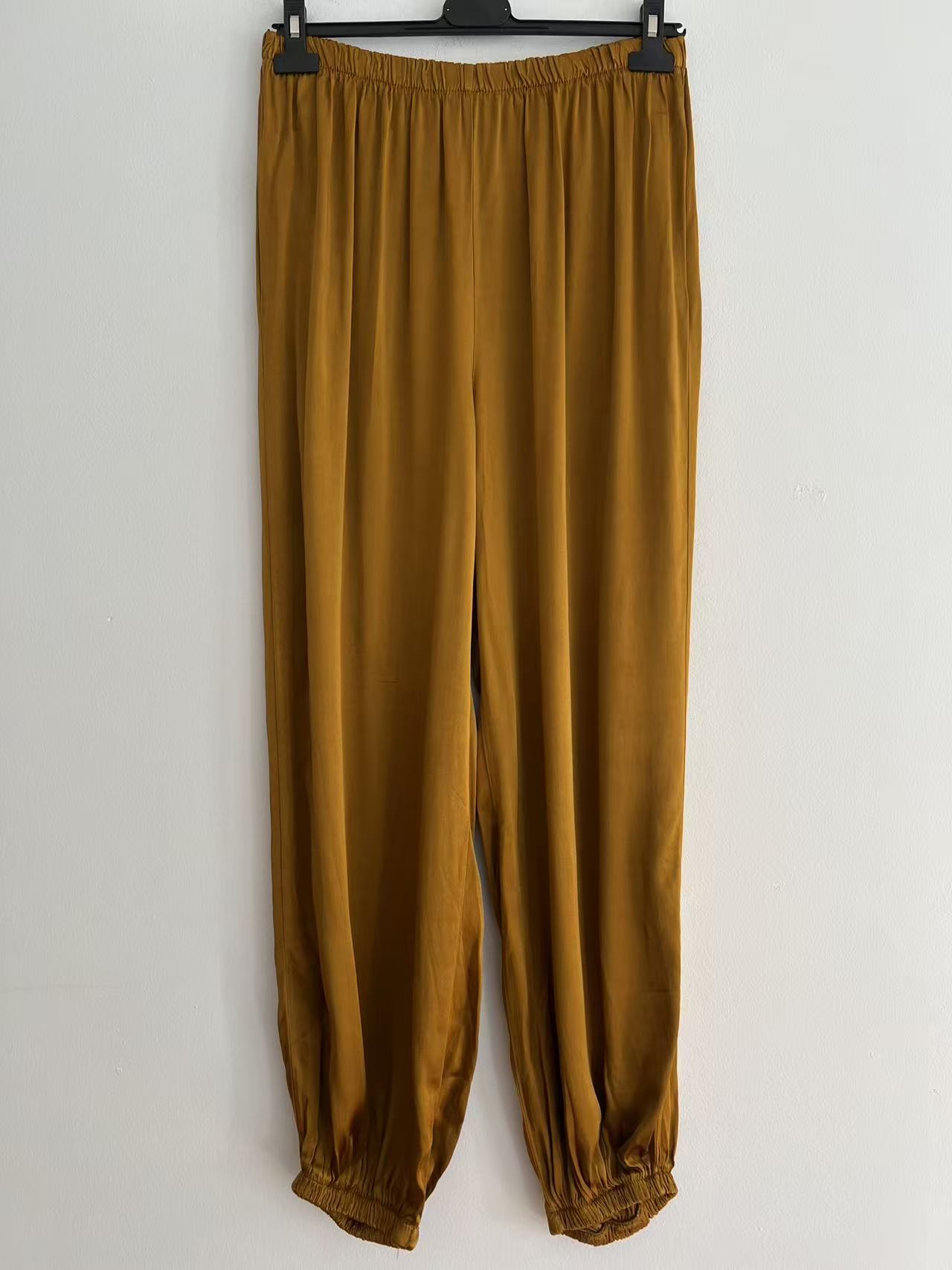 Pantalón largo raso puños mostaza