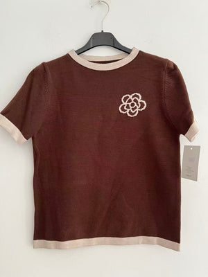 Camiseta bordado floral marrón 