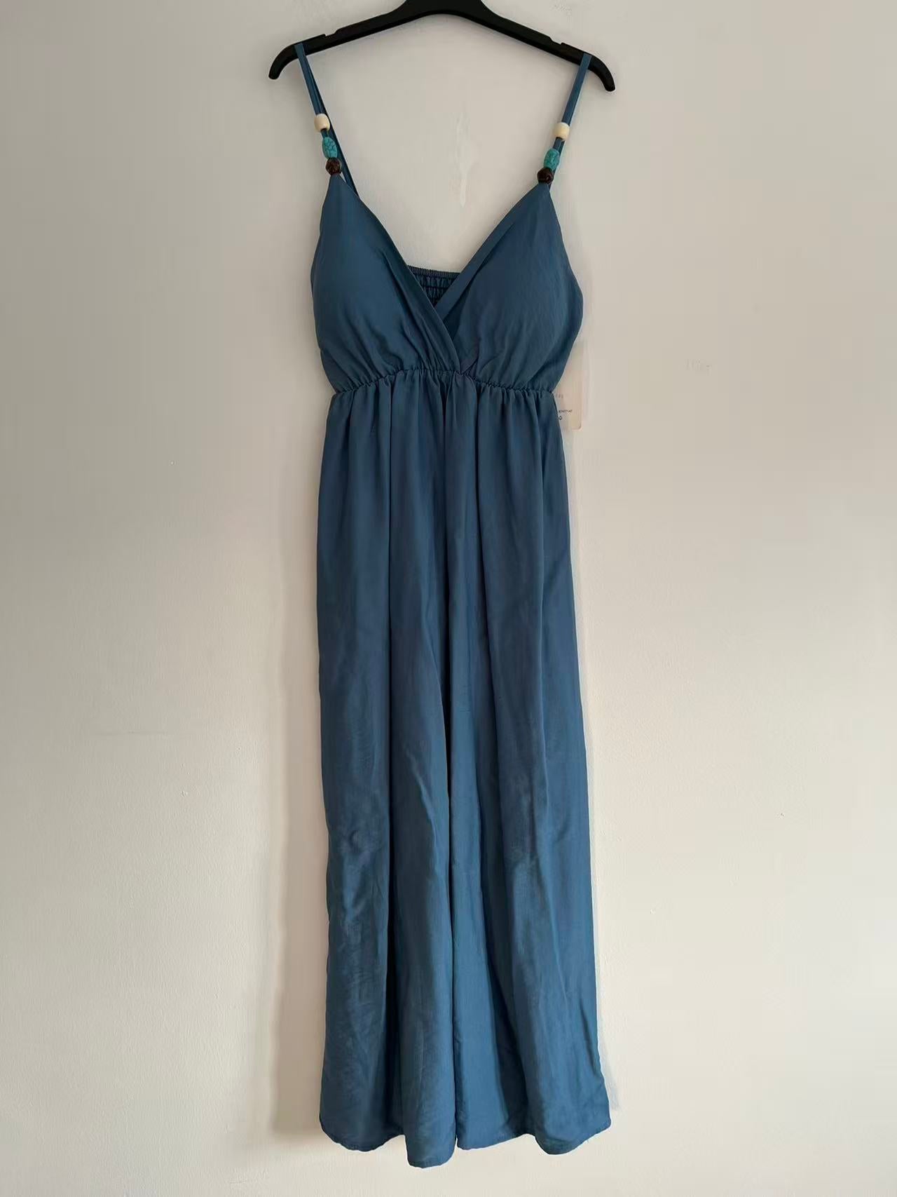 Vestido Largo de Tirantes con Escote en V y Detalle de Cuentas