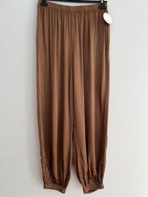 Pantalón largo raso puños camel