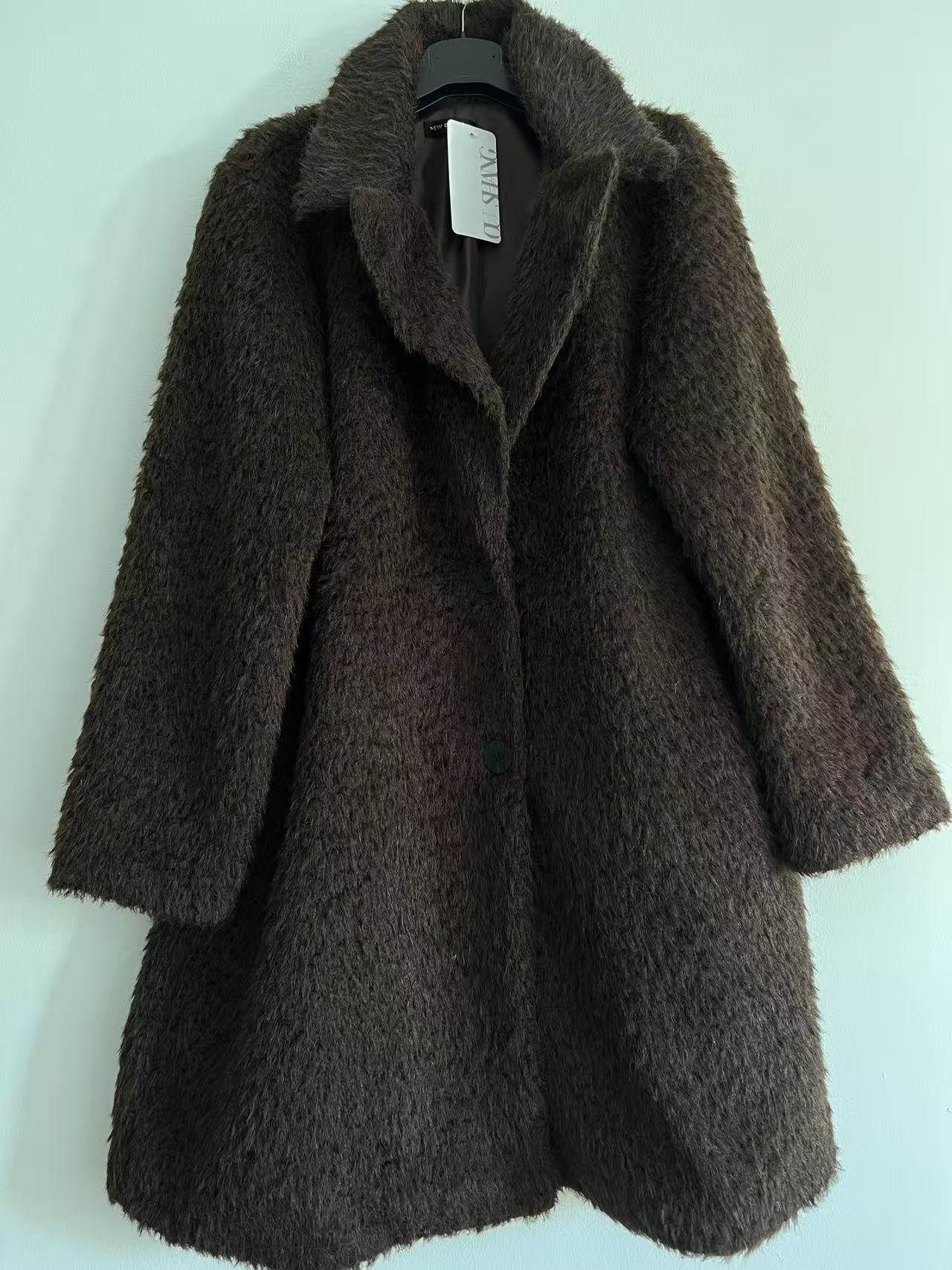 Abrigo de Pelo Sintético con Cuello Solapa y Botones