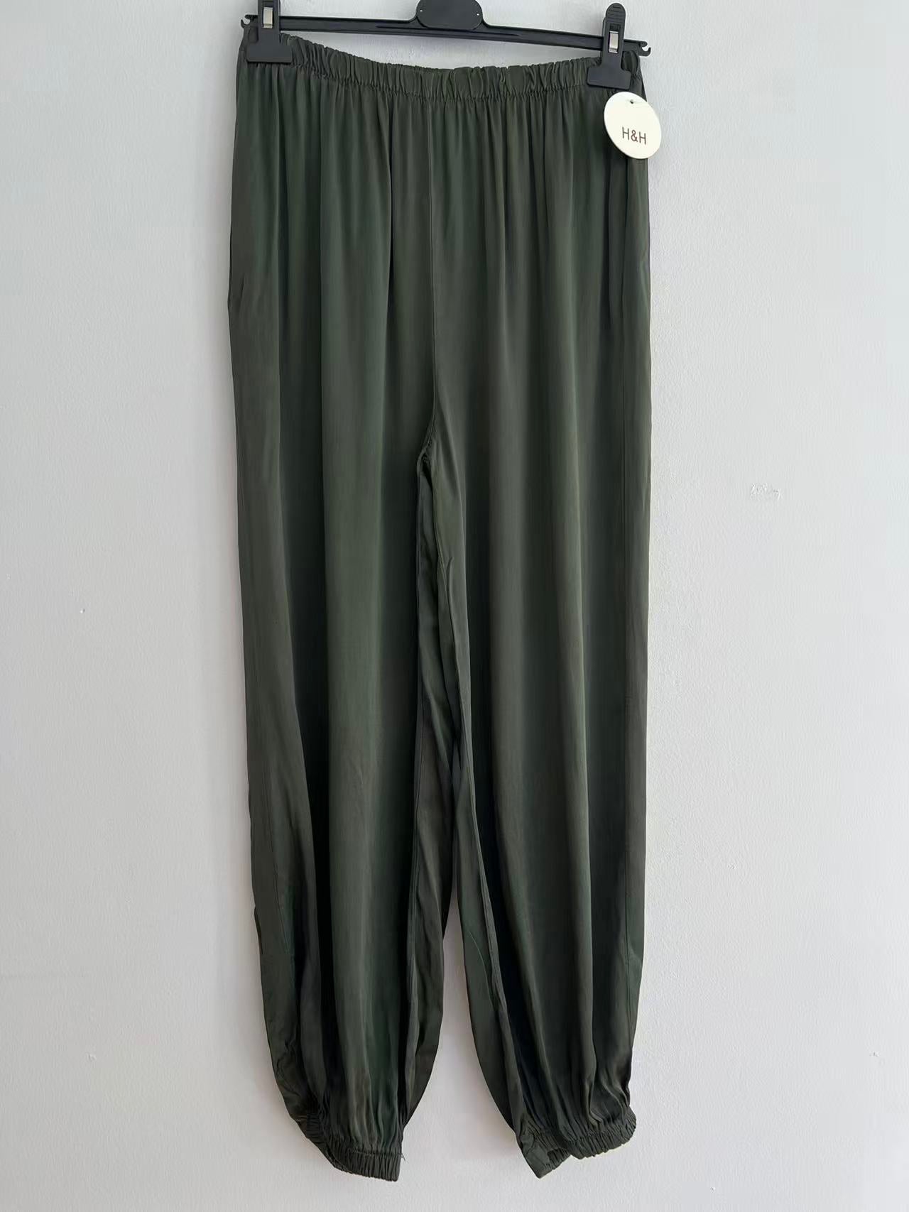 Pantalón largo raso puños verde caqui