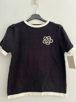 Camiseta bordado floral negra