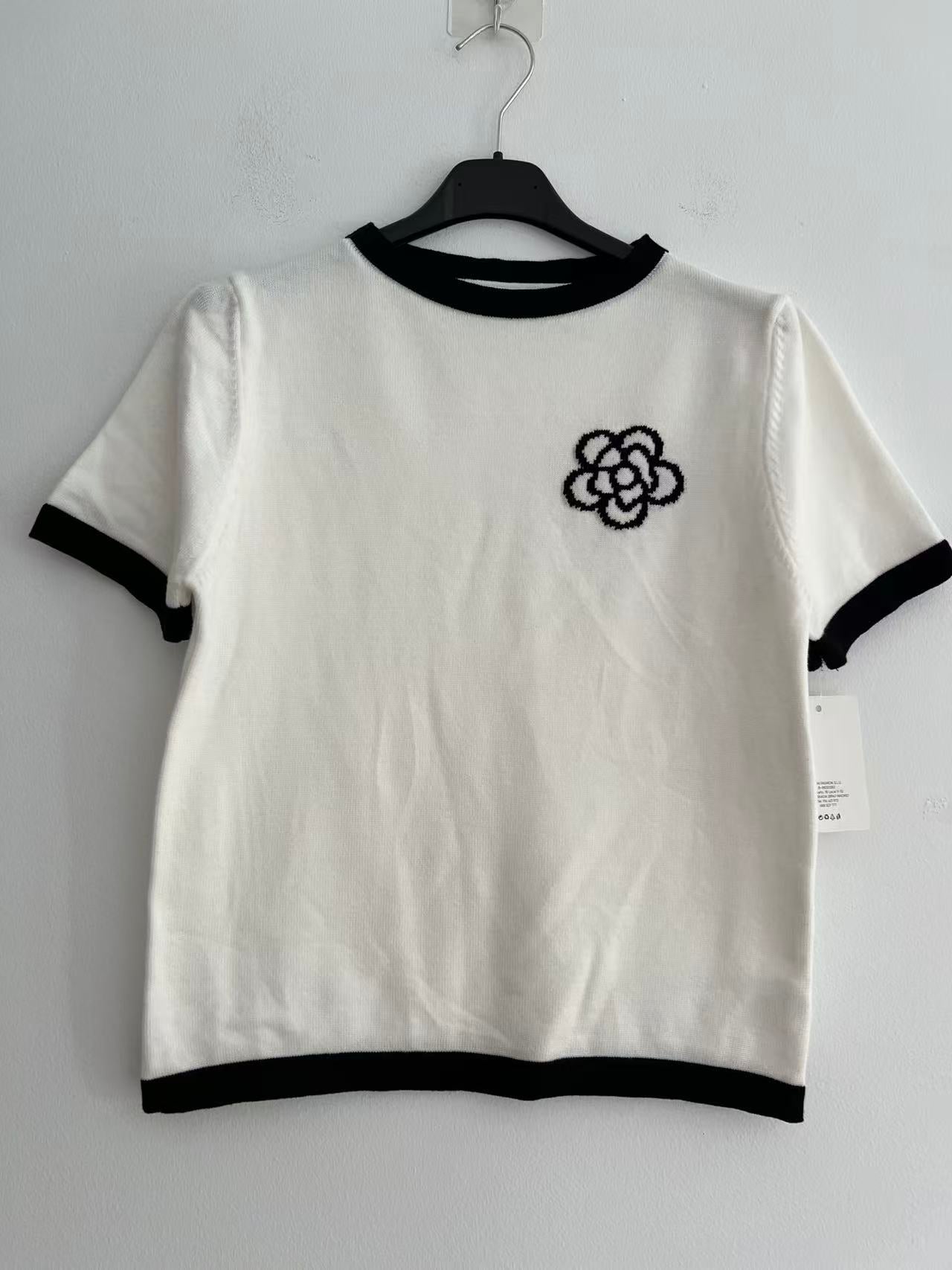 Camiseta bordado floral blanca