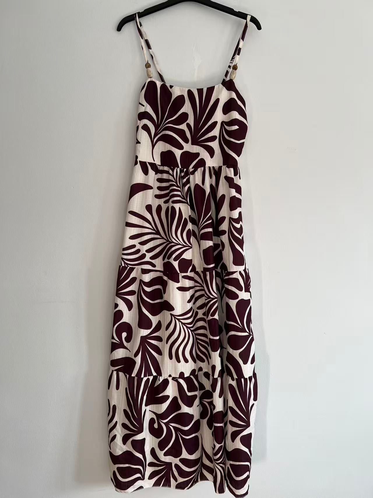 Vestido Largo de Tirantes con Estampado Botánico y Detalle de Cuentas