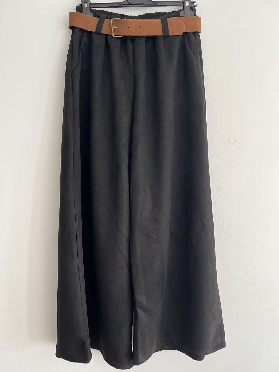 Pantalón antelina ancha