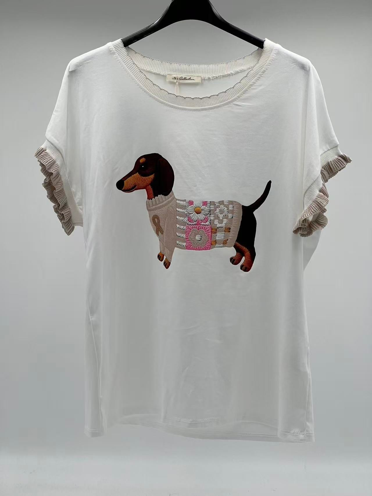 Camiseta de Algodón Premium con Bordado de Teckel y Detalles en Contraste