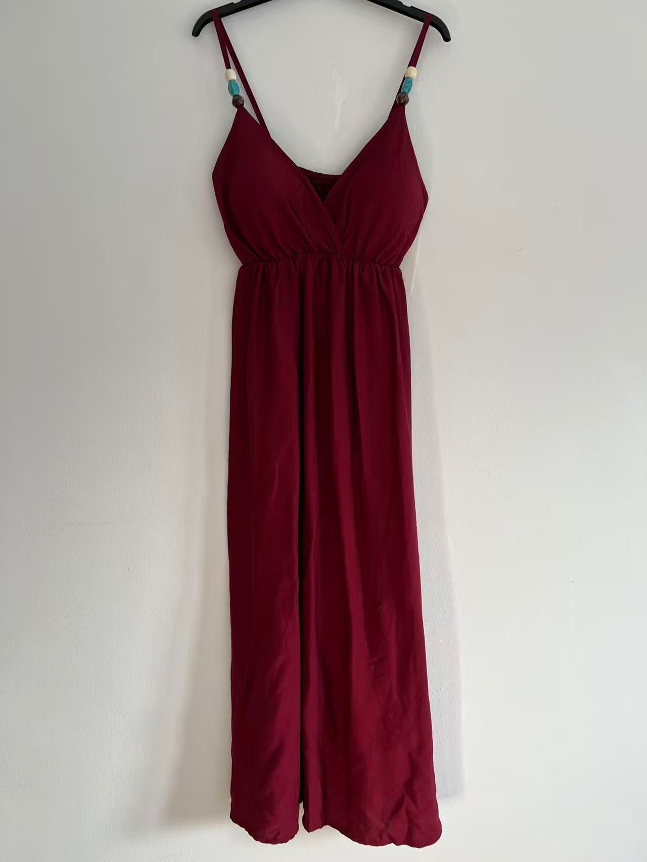 Vestido Largo de Tirantes con Escote en V y Detalle de Cuentas