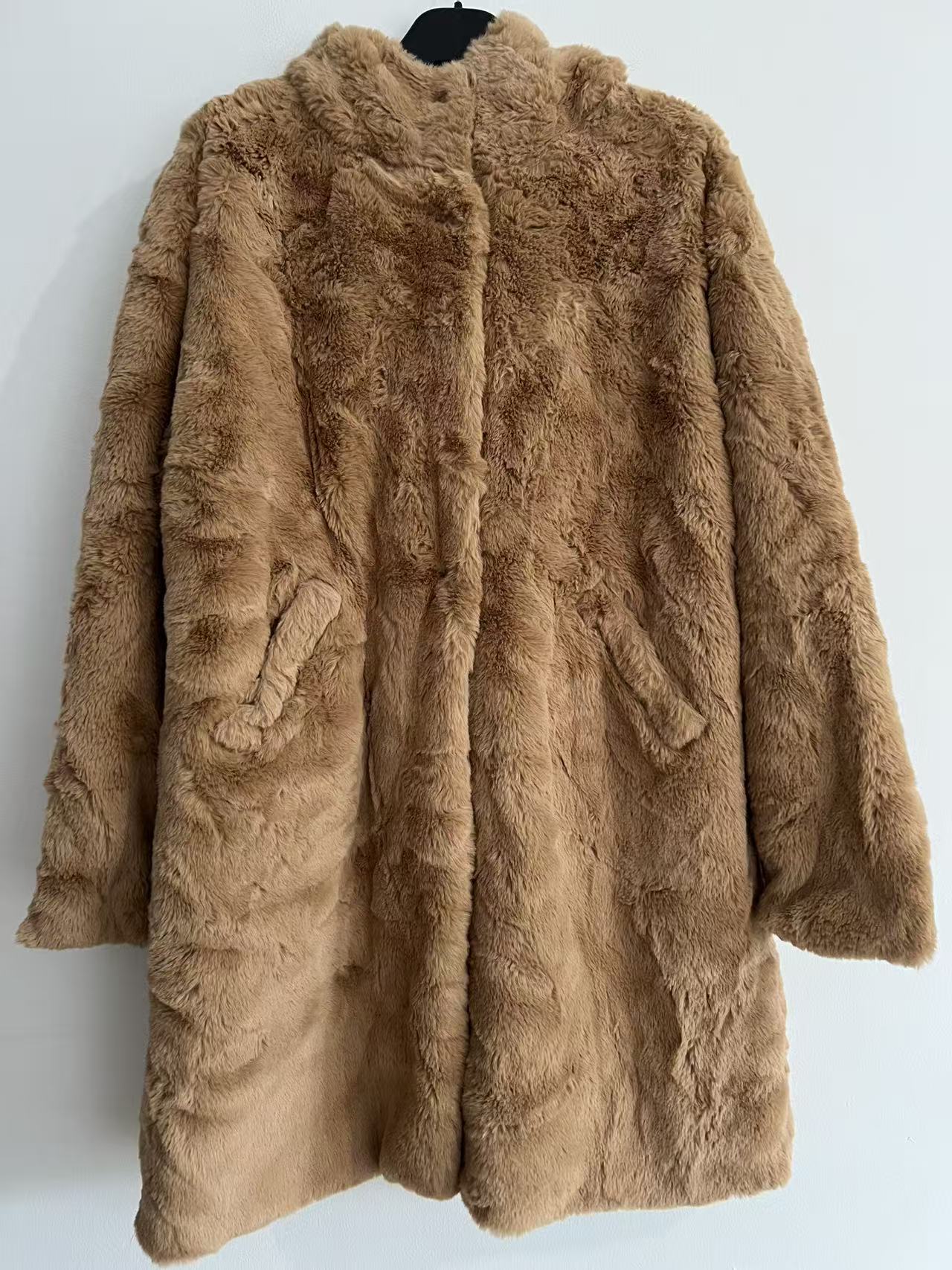 Abrigo de pelo camel oscuro