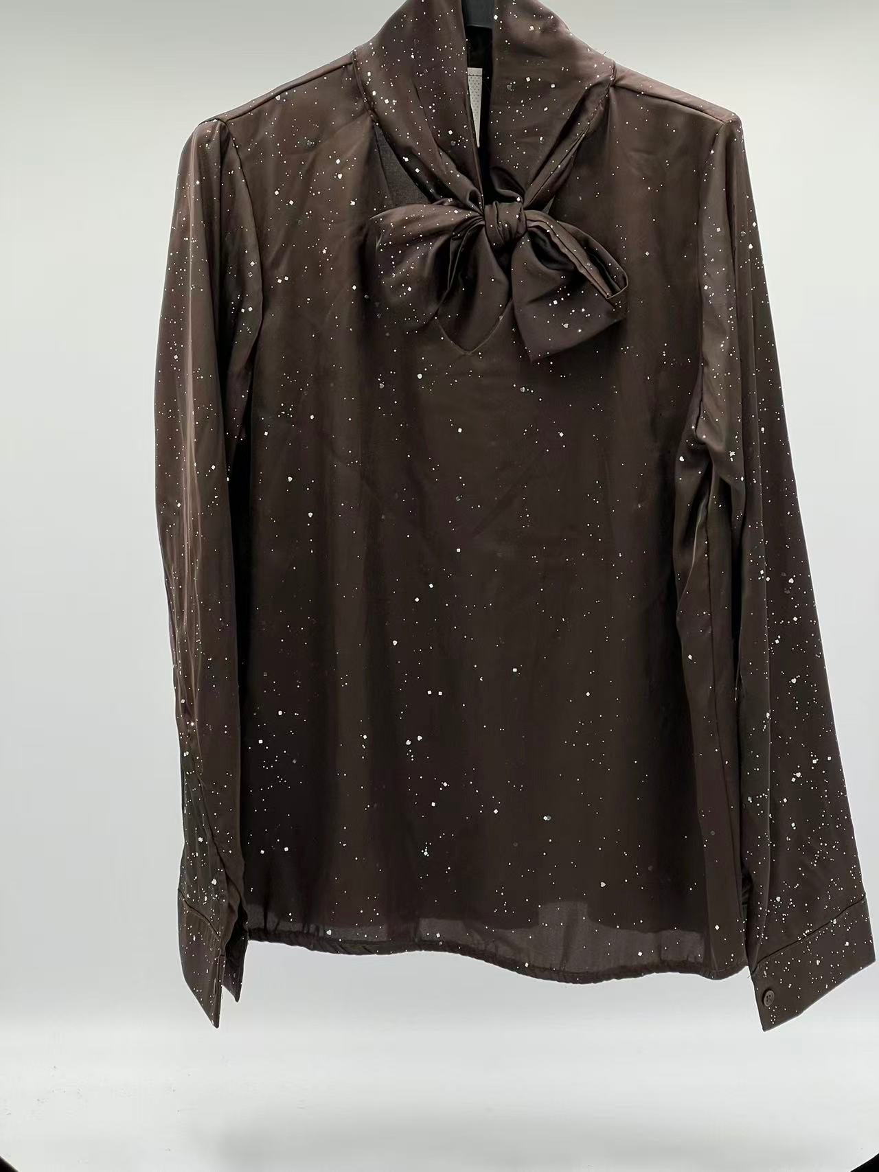 Camisa brillo con lazada marrón chocolate 