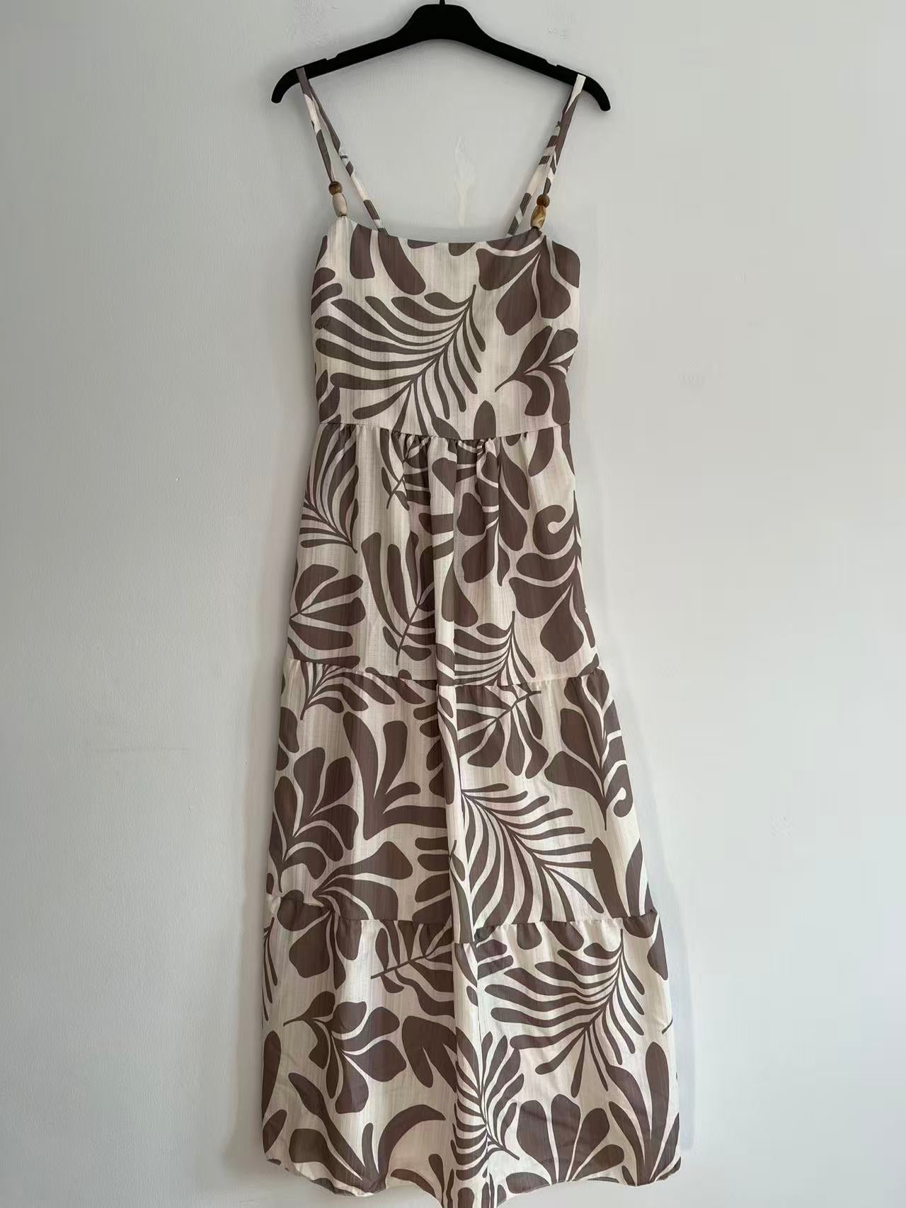 Vestido Largo de Tirantes con Estampado Botánico y Detalle de Cuentas