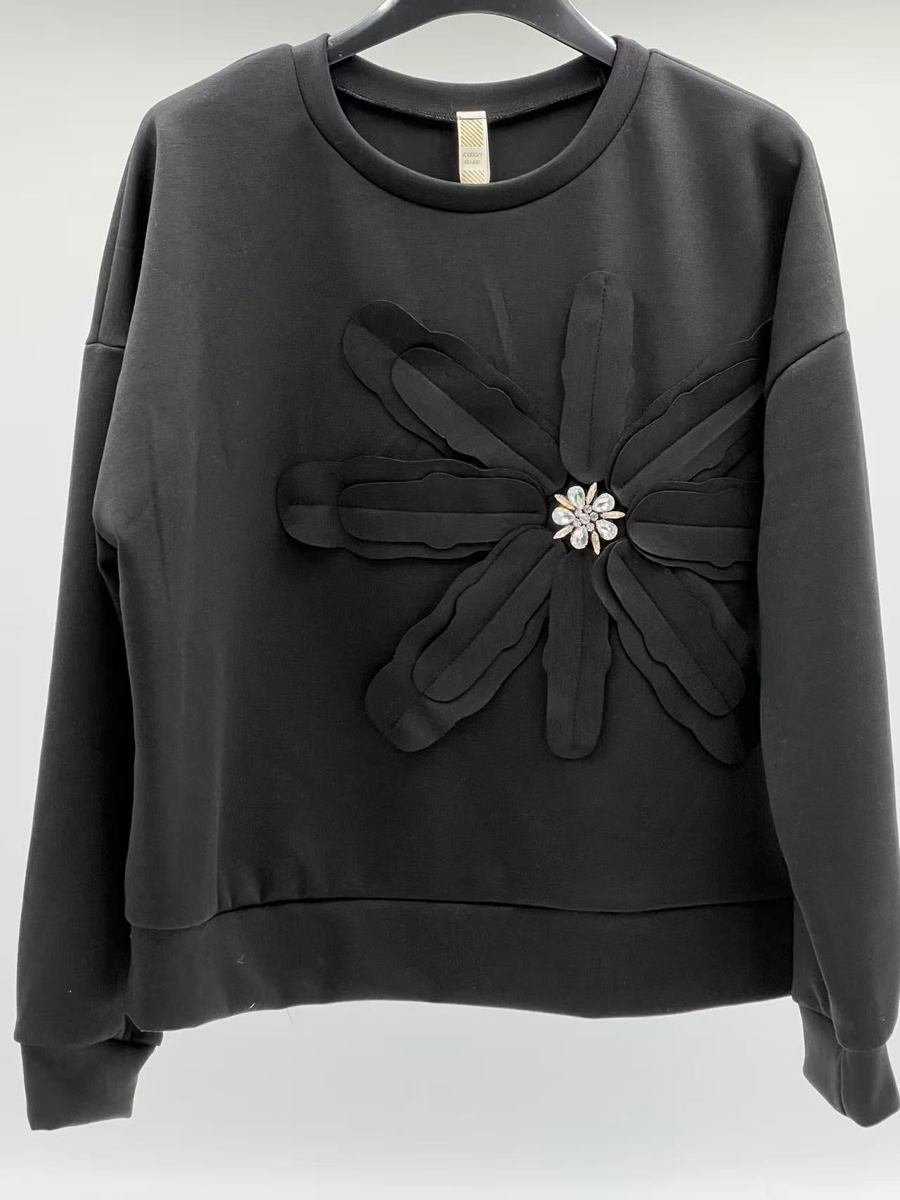 Sudadera "Soft Mint" con Flor en Relieve y Detalle de Cristales