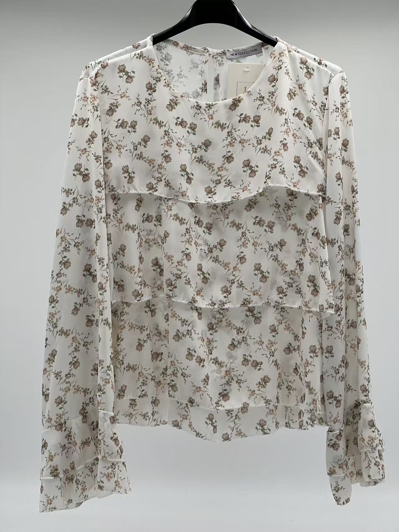 Blusa Romántica de Gasa con Estampado Floral y Volantes en Capas