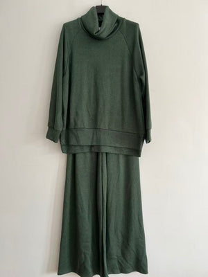 Conjunto de punto mujer cuello alto elegante verde caqui