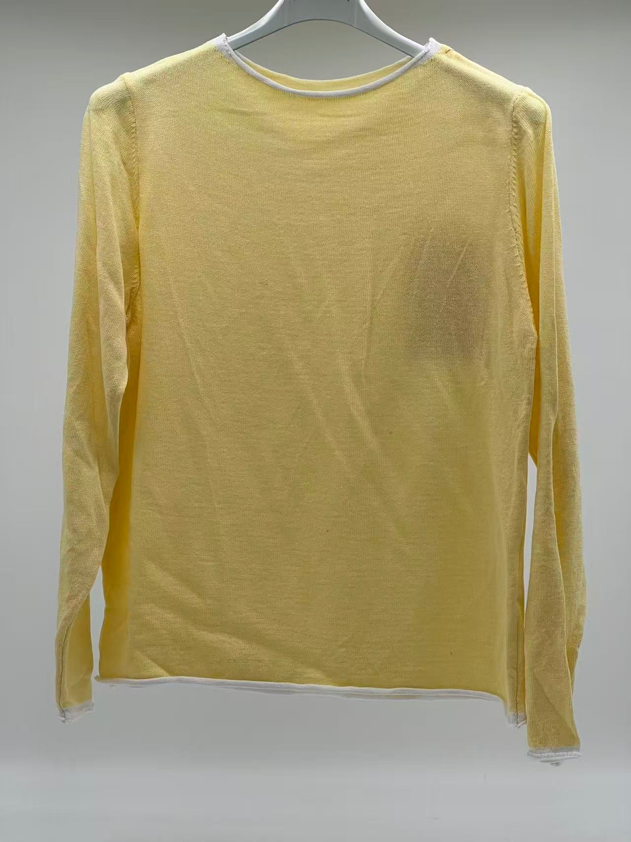 Jersey de Punto Fino en Tono Vainilla con Ribetes en Contraste