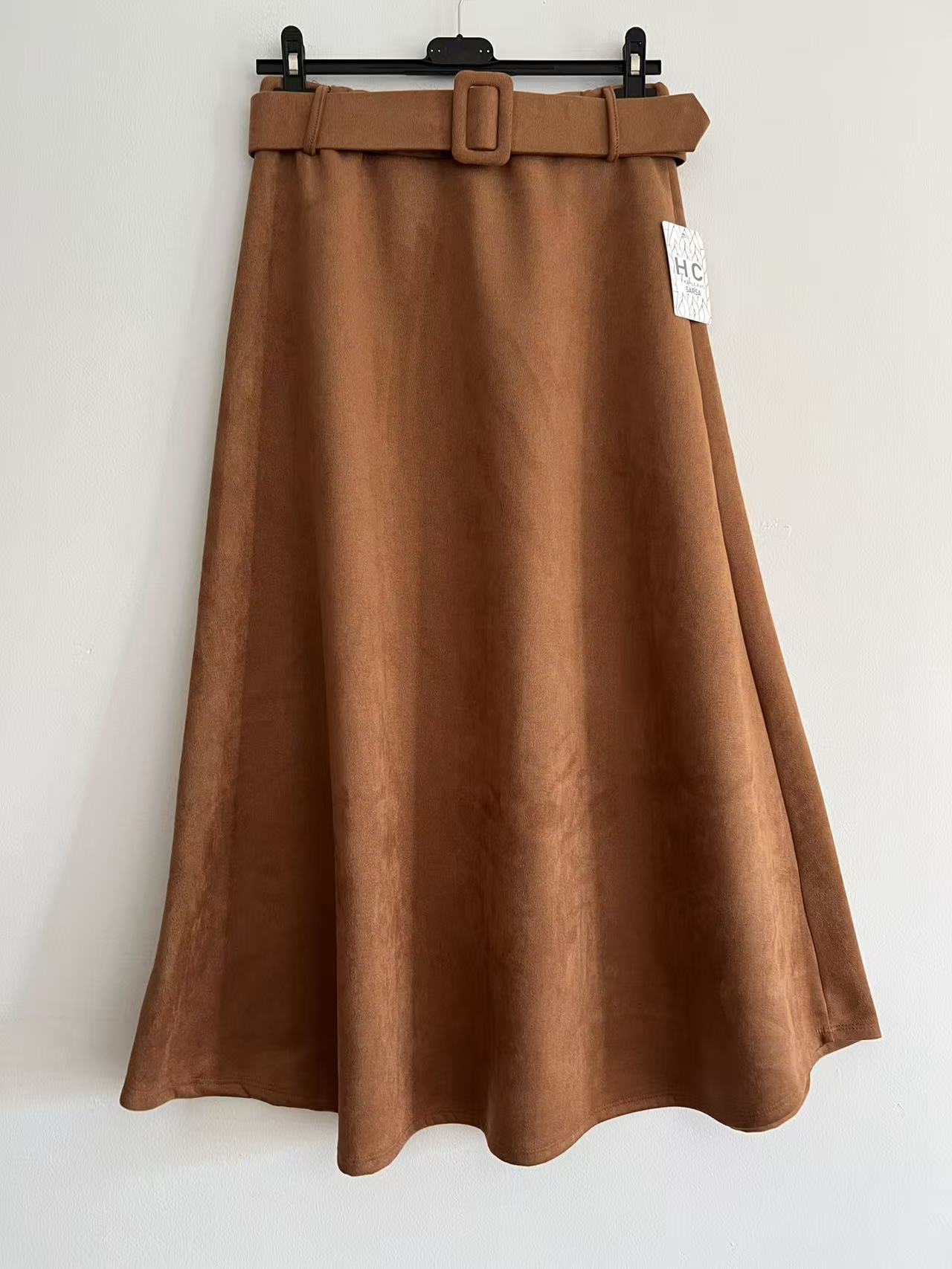 Falda antelina lisa camel oscura