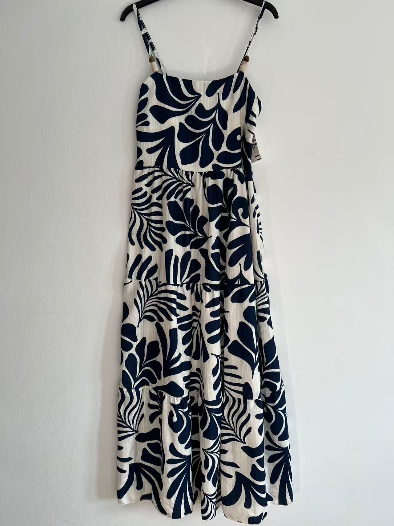 Vestido Largo de Tirantes con Estampado Botánico y Detalle de Cuentas