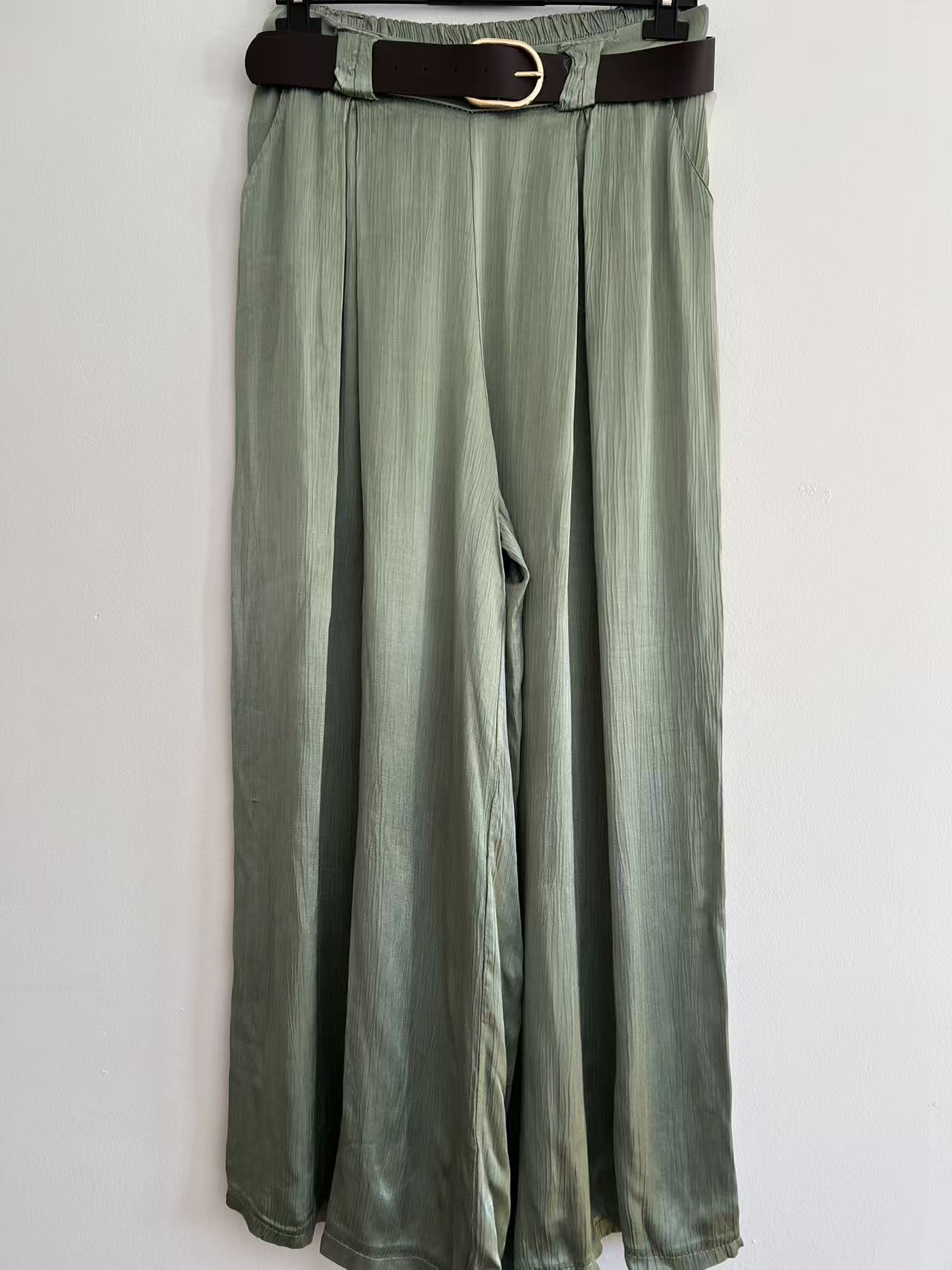 Pantalón Palazzo de Raso Satinado con Cinturón Elegancia y Confort con Caída Fluida