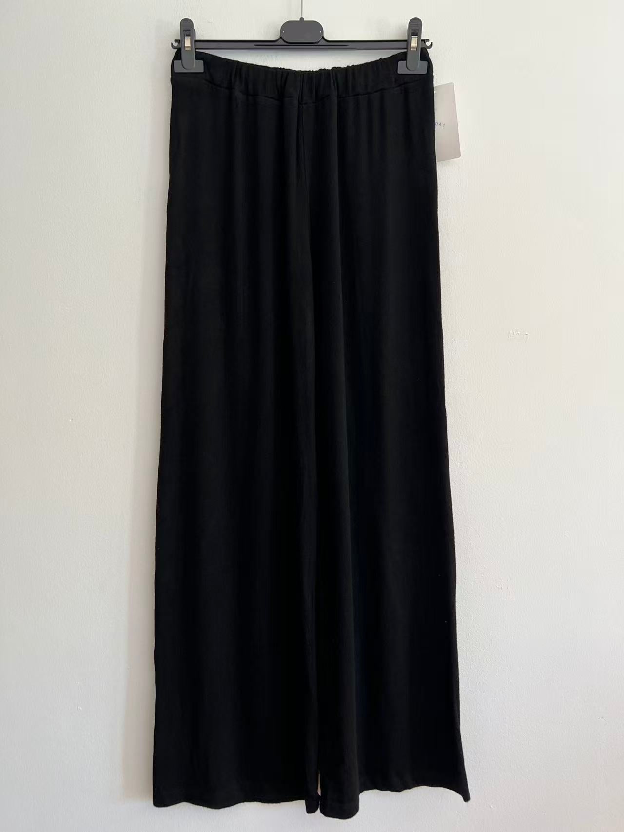 Pantalón punto básico negro