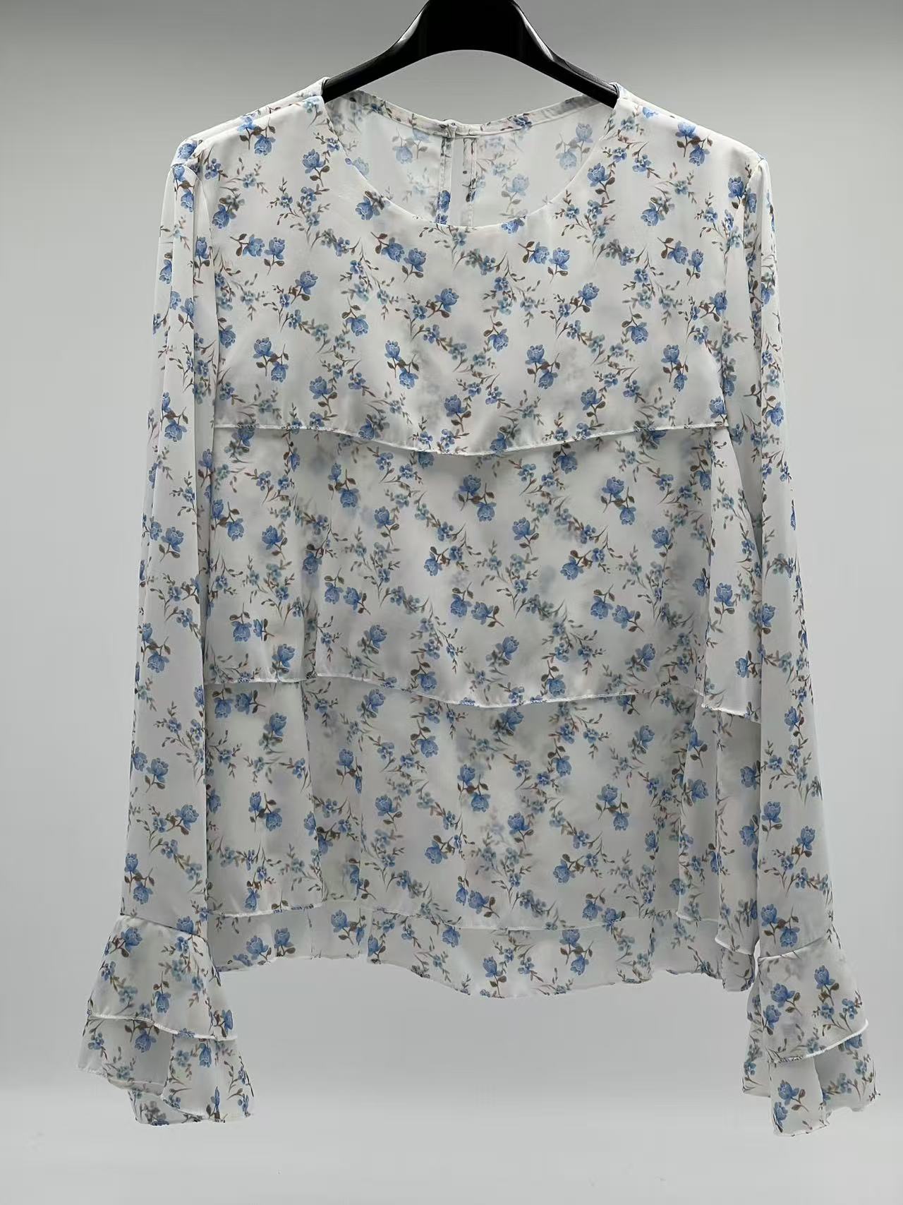 Blusa Romántica de Gasa con Estampado Floral y Volantes en Capas