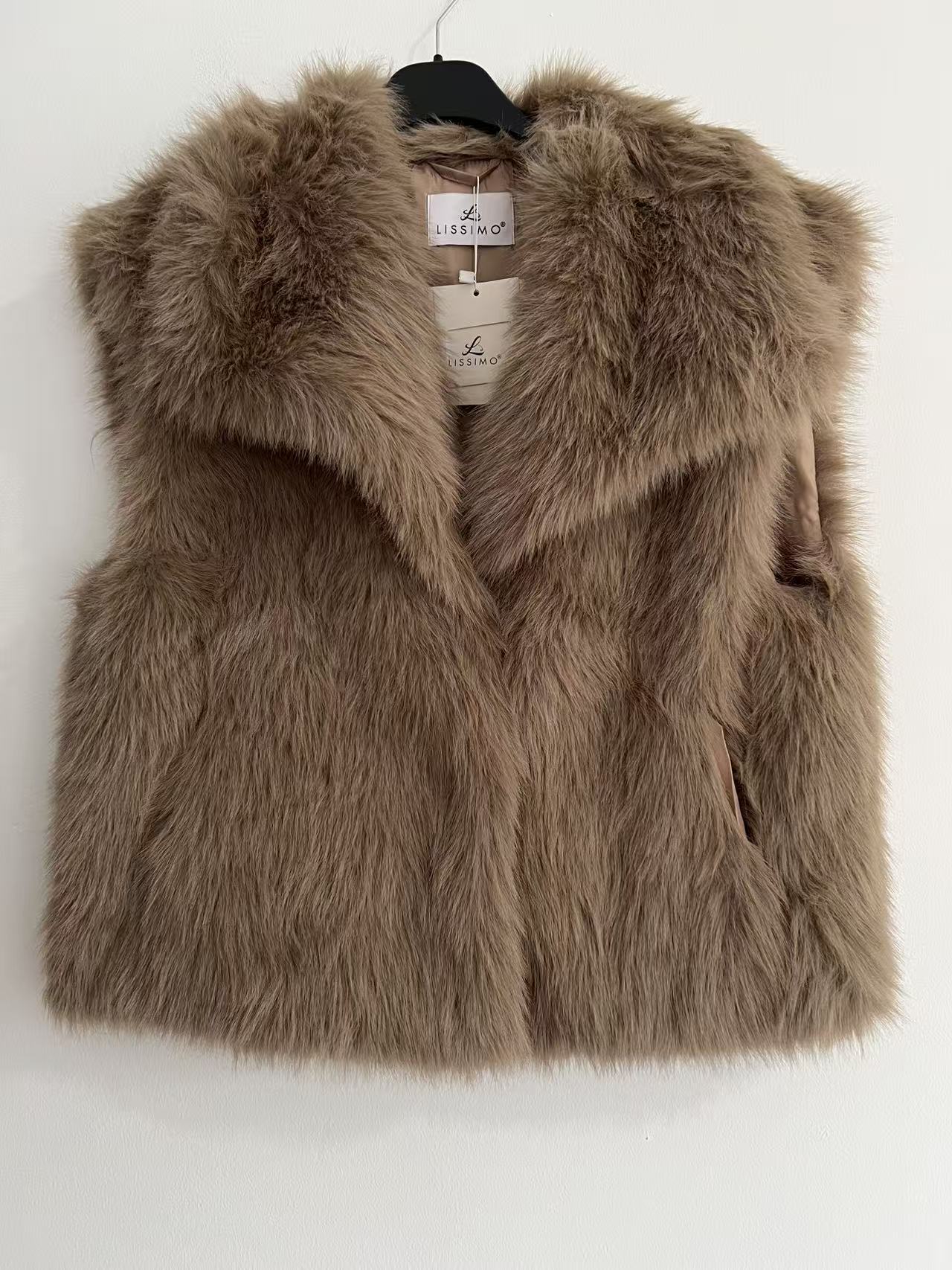 Chaleco efecto pelo camel oscuro