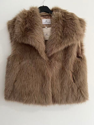 Chaleco efecto pelo camel oscuro